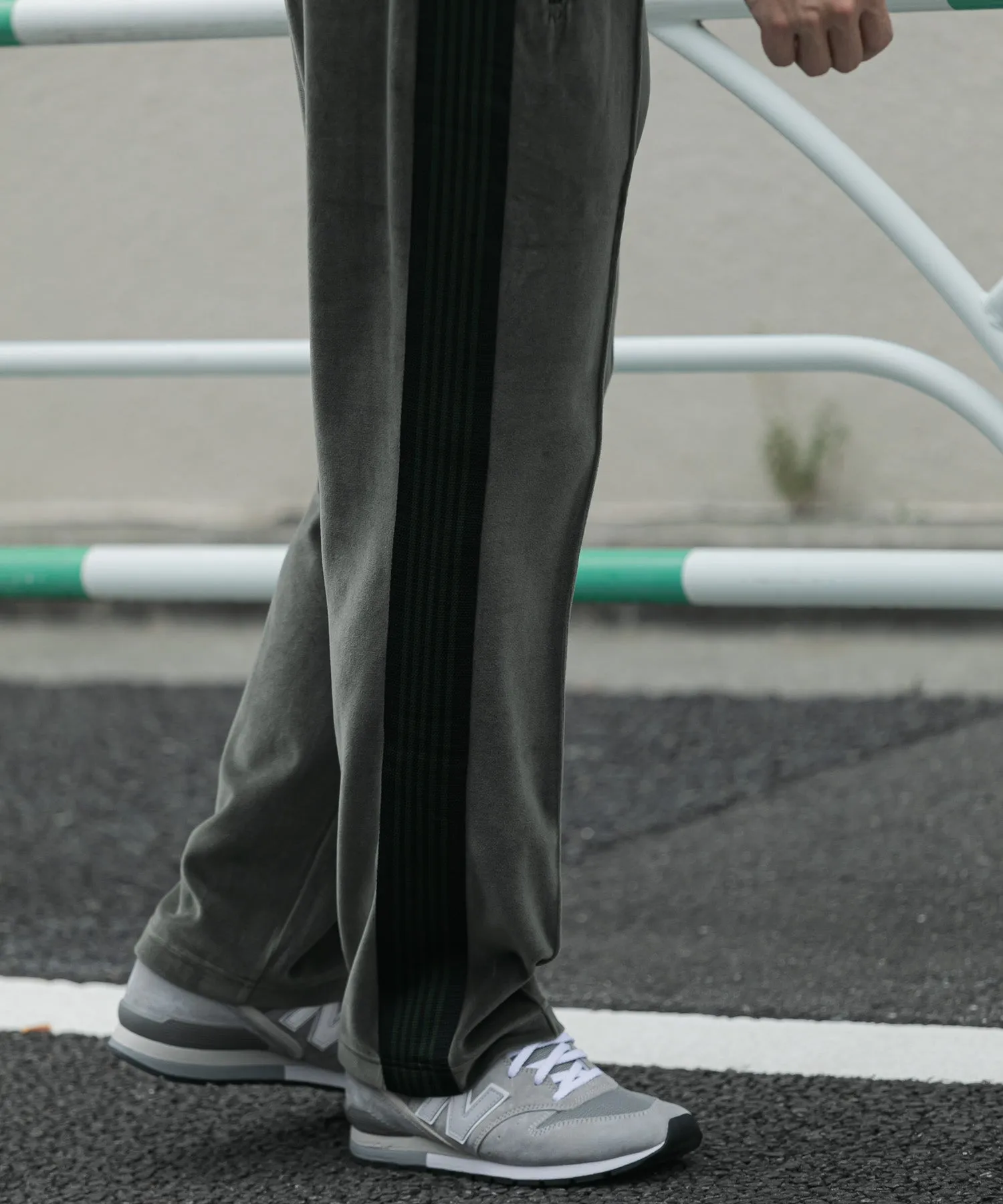 【MEN , WOMEN】NEEDLES Narrow Track Pant - C/Pe Velour